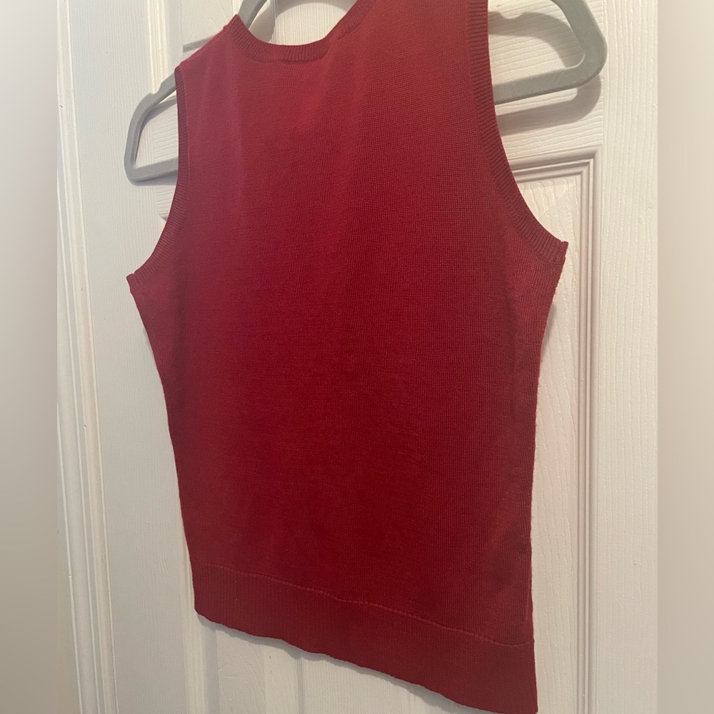Classic Red Sleeveless Top - Picture 4 of 4